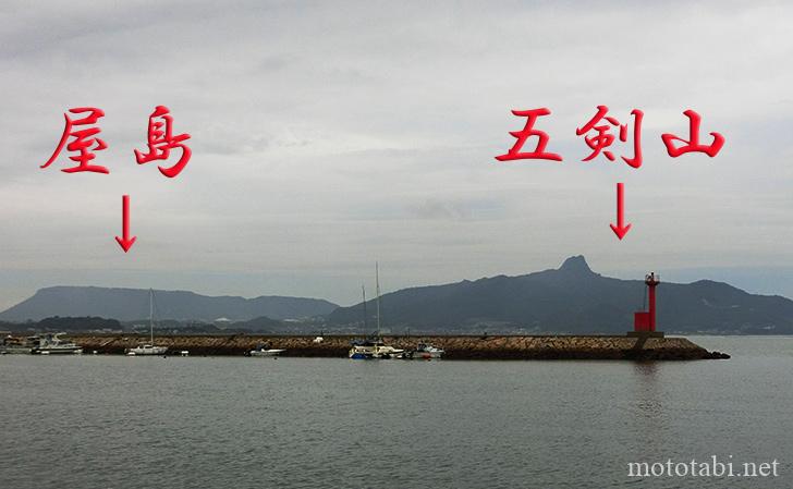 志度寺近くから見た屋島と五剣山