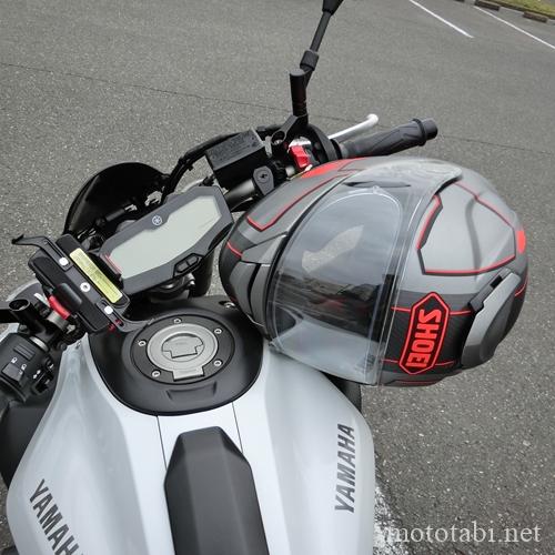 MT-07ヘルメットホルダー