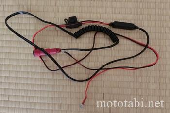 電熱ウェアのケーブル