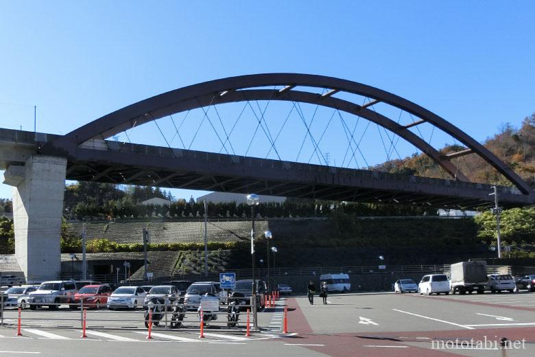 道の駅つる・駐車場・バイク