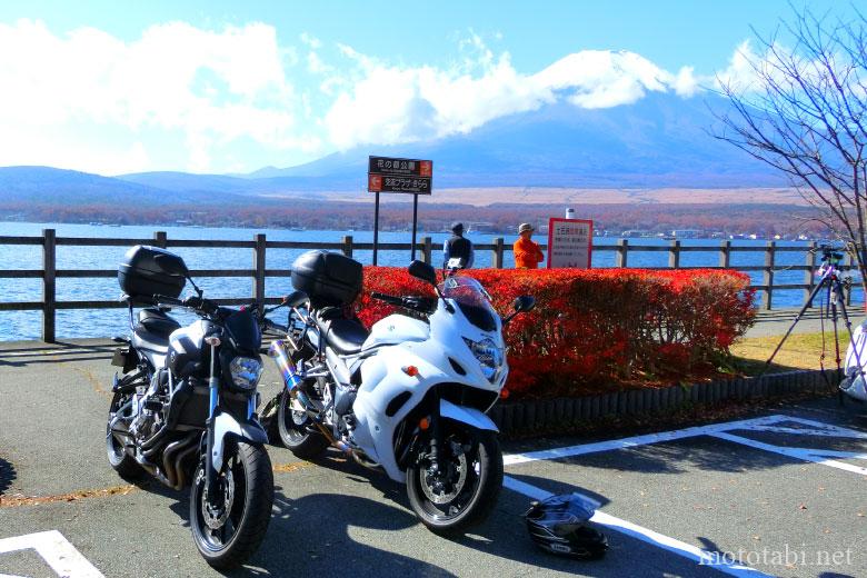 山中湖と富士山