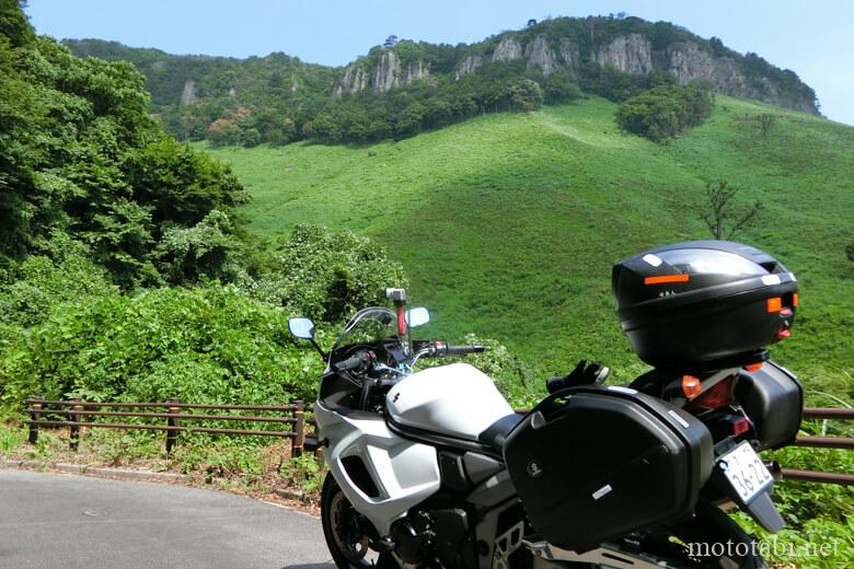 船上山とバンディット1250F（鳥取県東伯郡琴浦町）