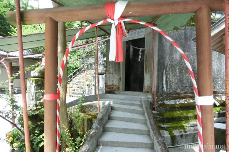 薬師如来像の中で戒壇巡り