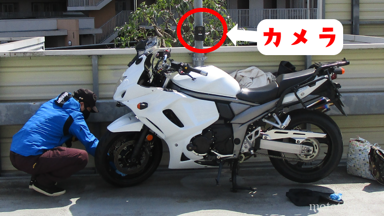 バイクが倒されるのでトレイルカメラを設置した