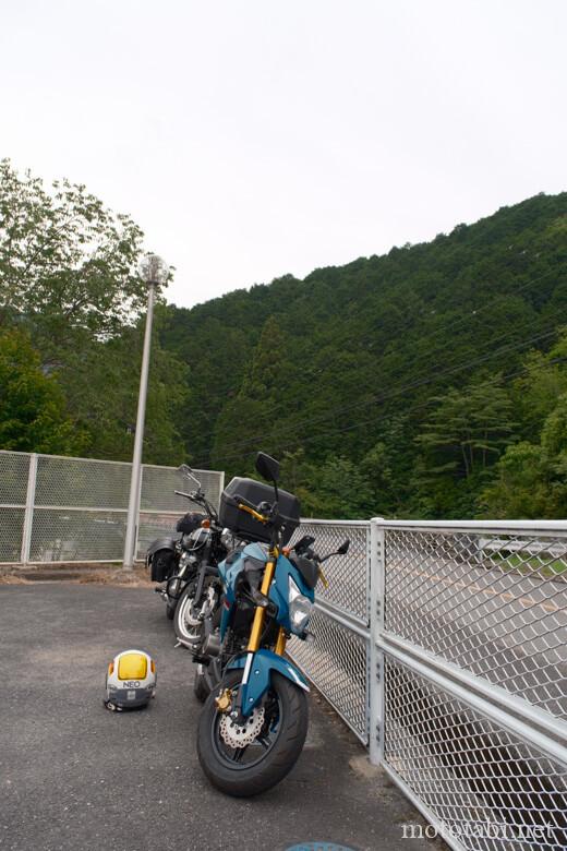 滝畑ダムの駐車場